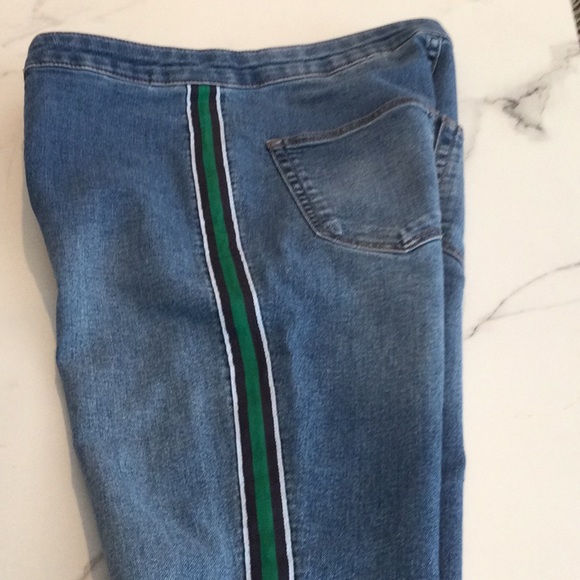 H & M HIGH RISE SKINNY JEANS, size 6. - Picture 6 of 6
